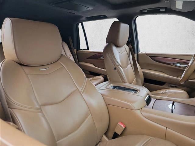 Used 2017 Cadillac Escalade Platinum image 12