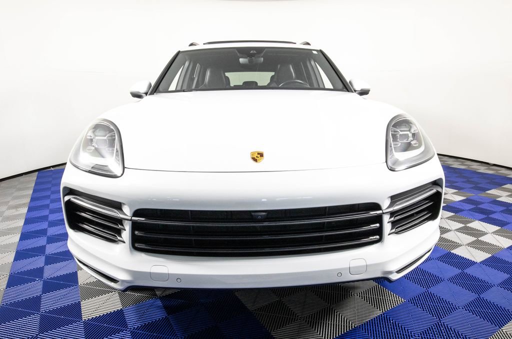 Used 2023 Porsche Cayenne image 2