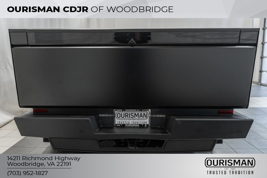 Used 2024 Tesla Cybertruck AWD Crew Cab image 6
