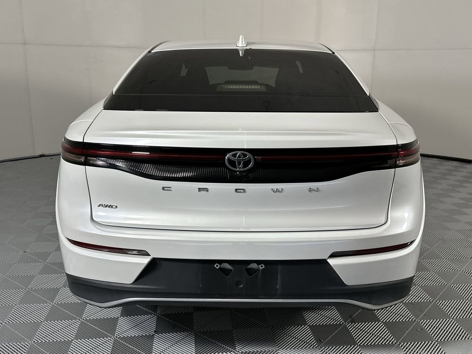 Used 2023 Toyota Crown XLE AWD/4WD image 7