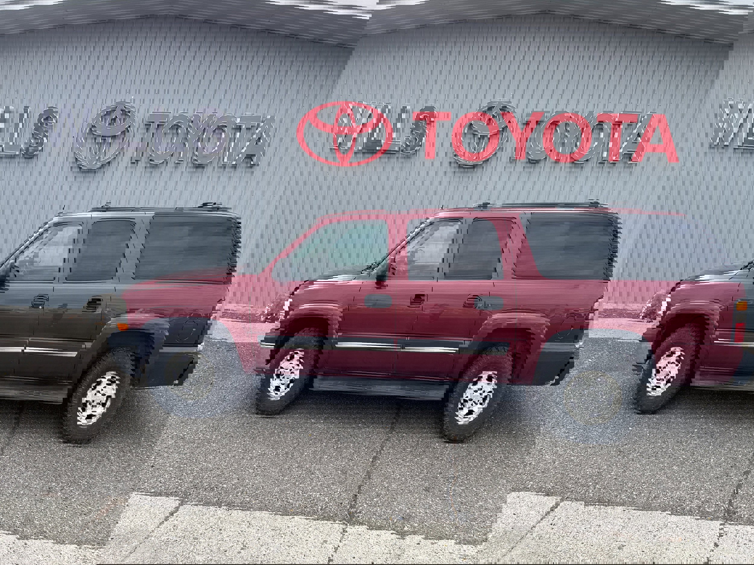 Used 2005 Chevrolet Suburban LS w/ Cargo Package image 8