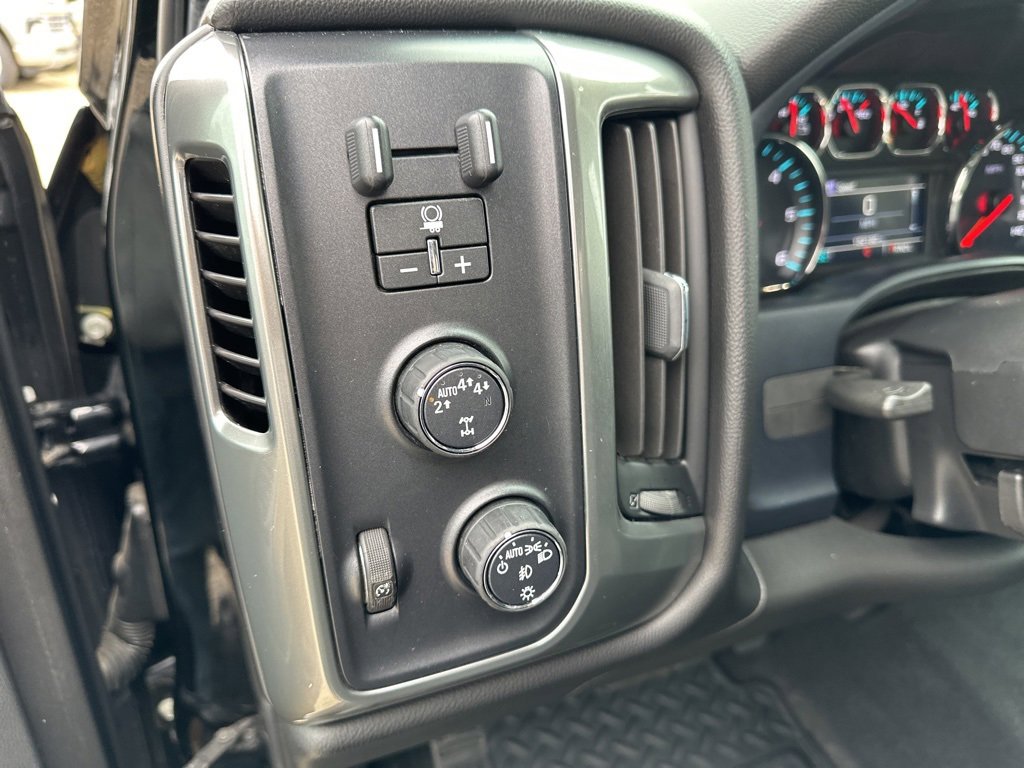 Used 2018 Chevrolet Silverado 1500 LT w/ All Star Edition image 11