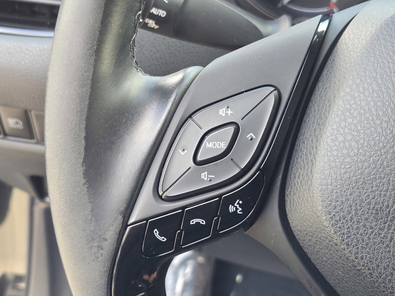 Used 2018 Toyota C-HR XLE FWD image 24