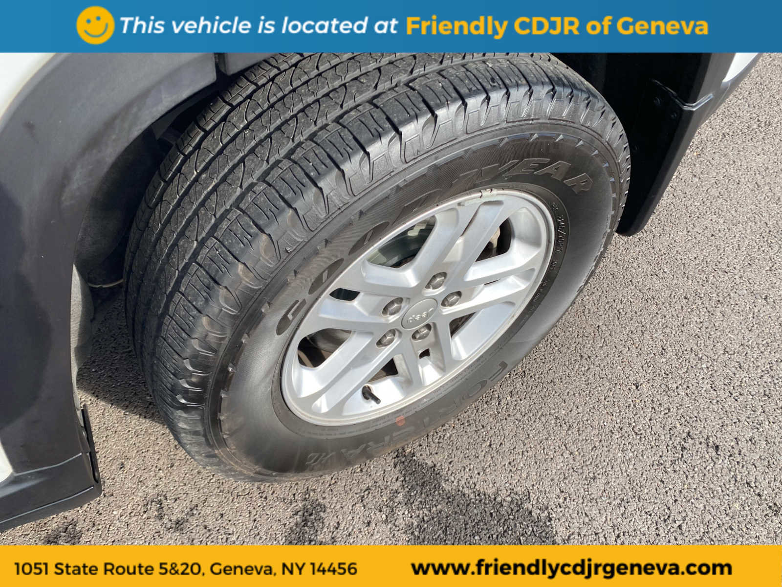 Used 2023 Jeep Grand Cherokee Laredo w/ Luxury Tech Group I image 9