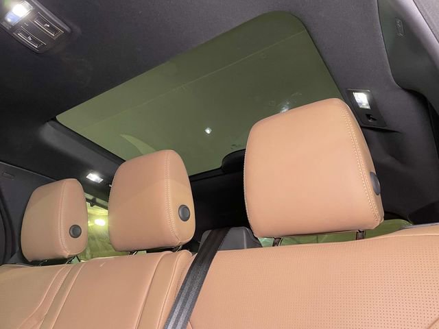 Used 2025 Land Rover Discovery Dynamic SE image 20