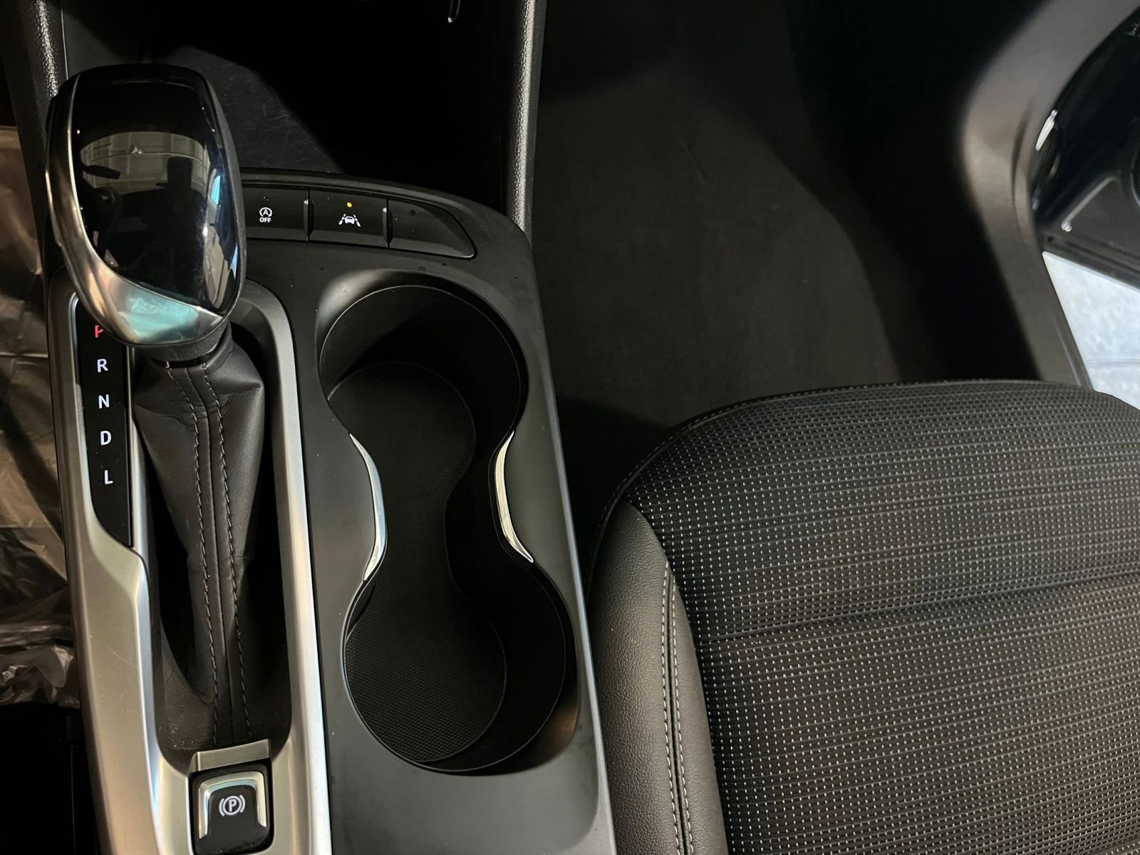 Used 2025 Buick Envista Preferred image 40