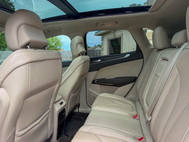 Used 2019 Lincoln MKC Reserve w/ MKC Technology Package FWD image 6