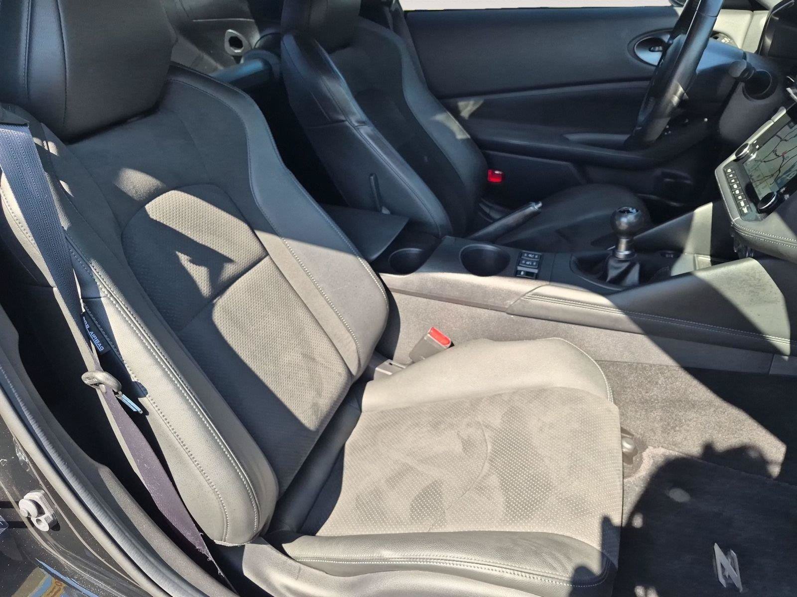 Used 2024 Nissan Z Performance w/ Floor Mat Package RWD image 15