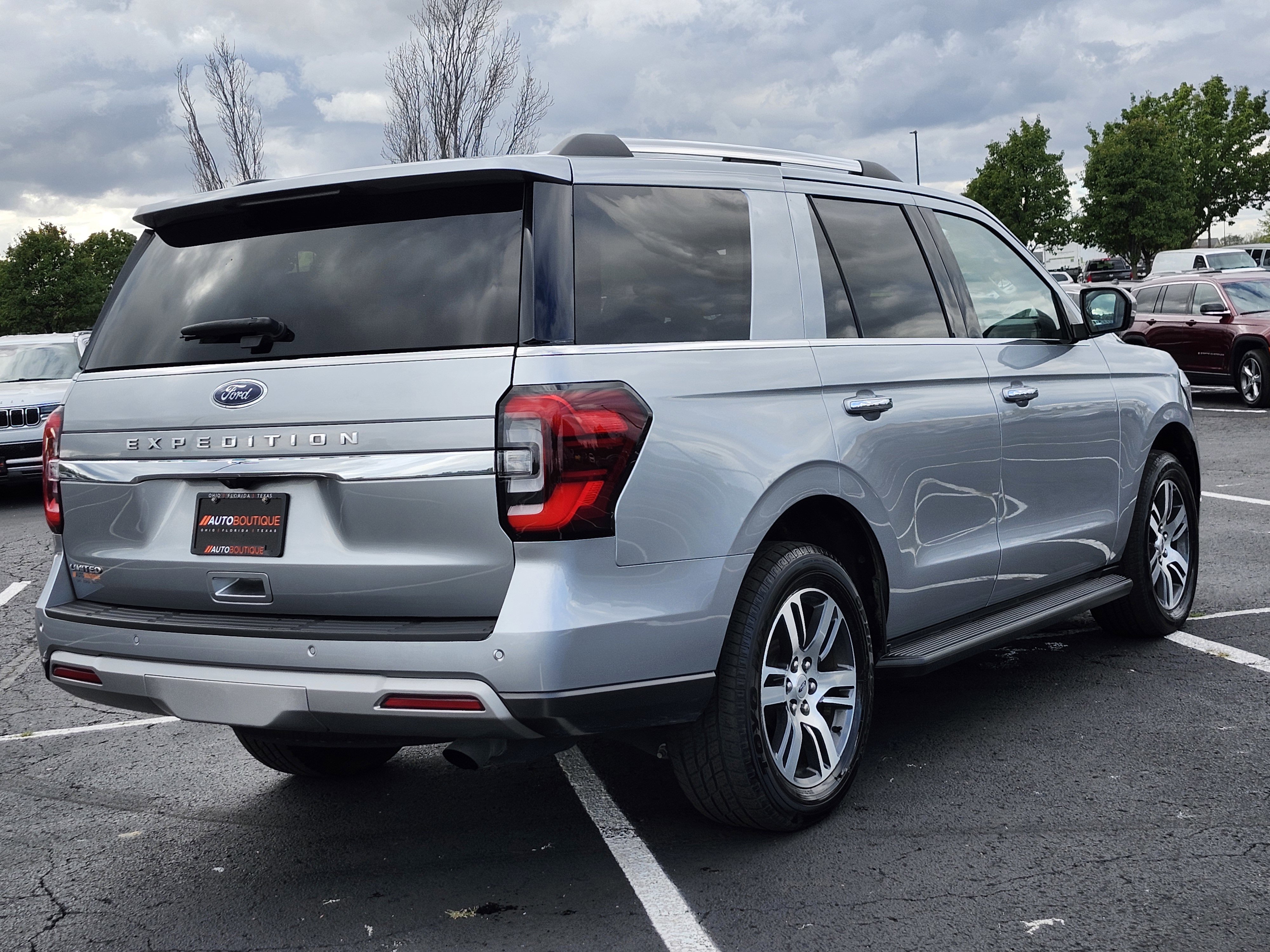 Used 2024 Ford Expedition Limited image 10