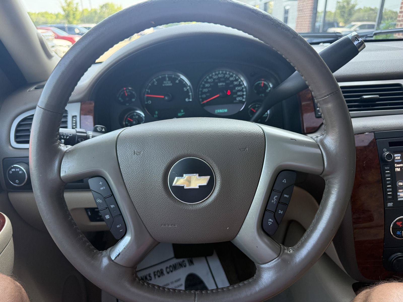 Used 2014 Chevrolet Suburban LTZ RWD image 23