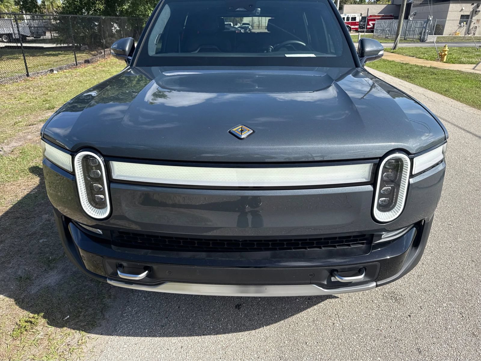 Used 2023 Rivian R1S Adventure AWD/4WD image 19