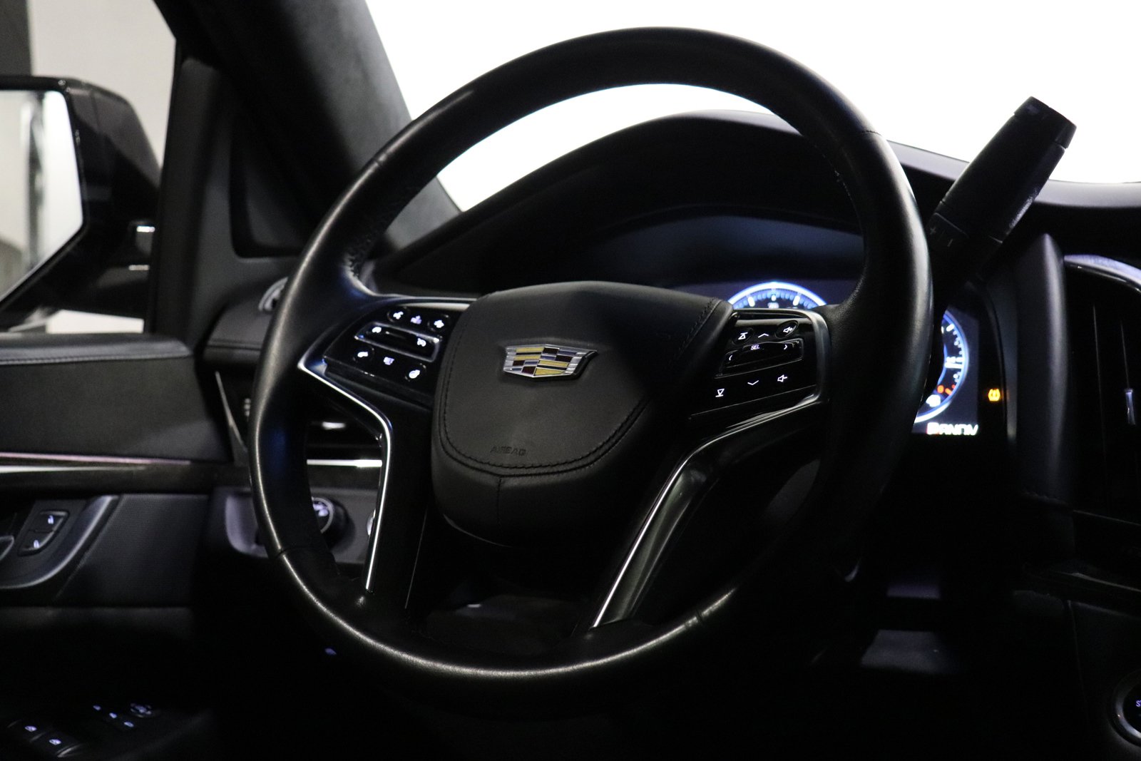 Used 2015 Cadillac Escalade Platinum image 27