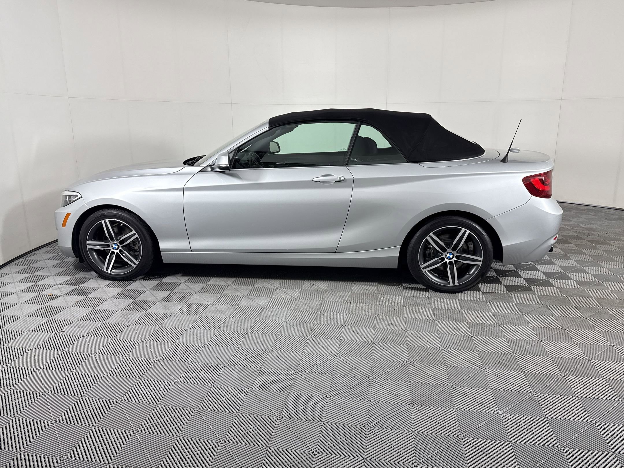 Used 2017 BMW 230i Convertible RWD image 2
