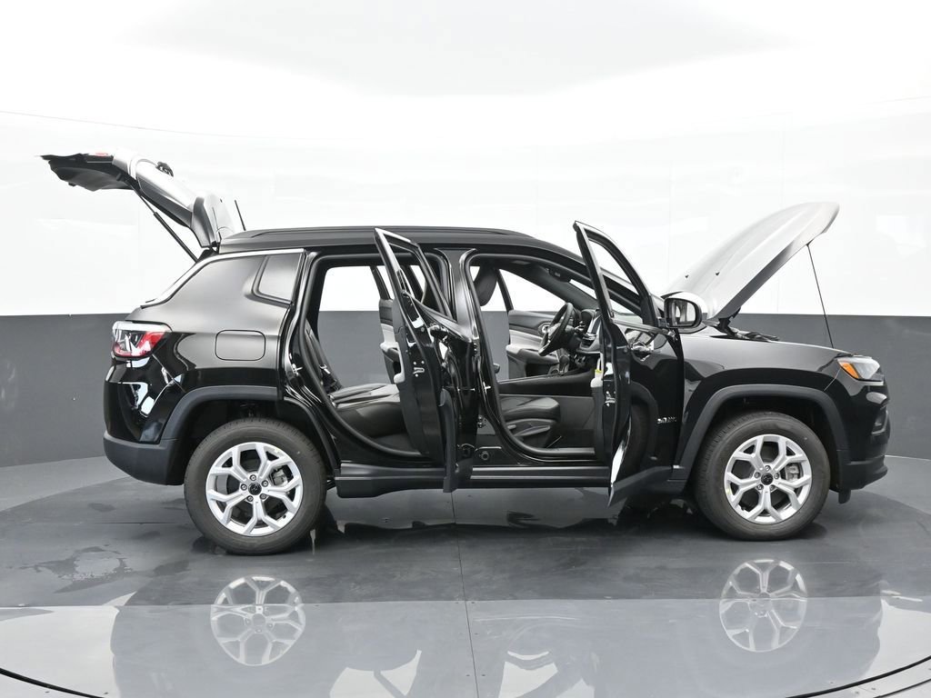 Used 2025 Jeep Compass Latitude image 63