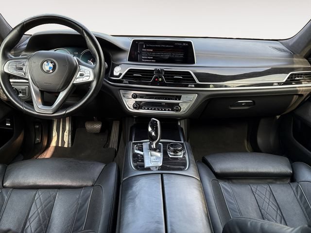 Used 2016 BMW 750i xDrive AWD/4WD image 10