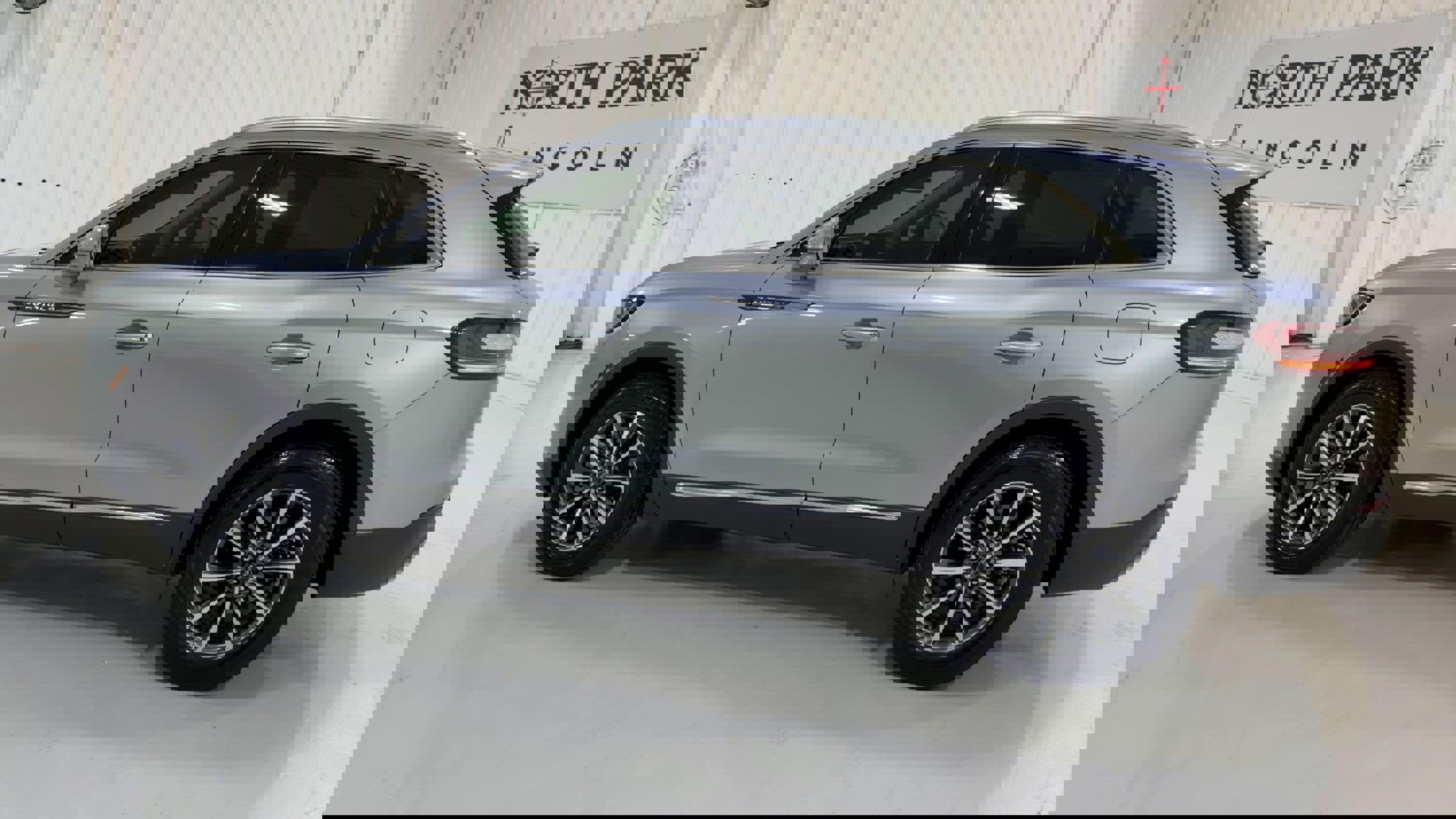 Used 2021 Lincoln Nautilus FWD image 7