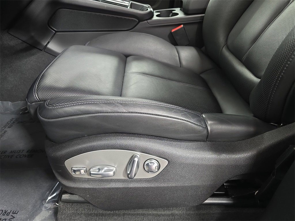 Used 2025 Porsche Macan image 23