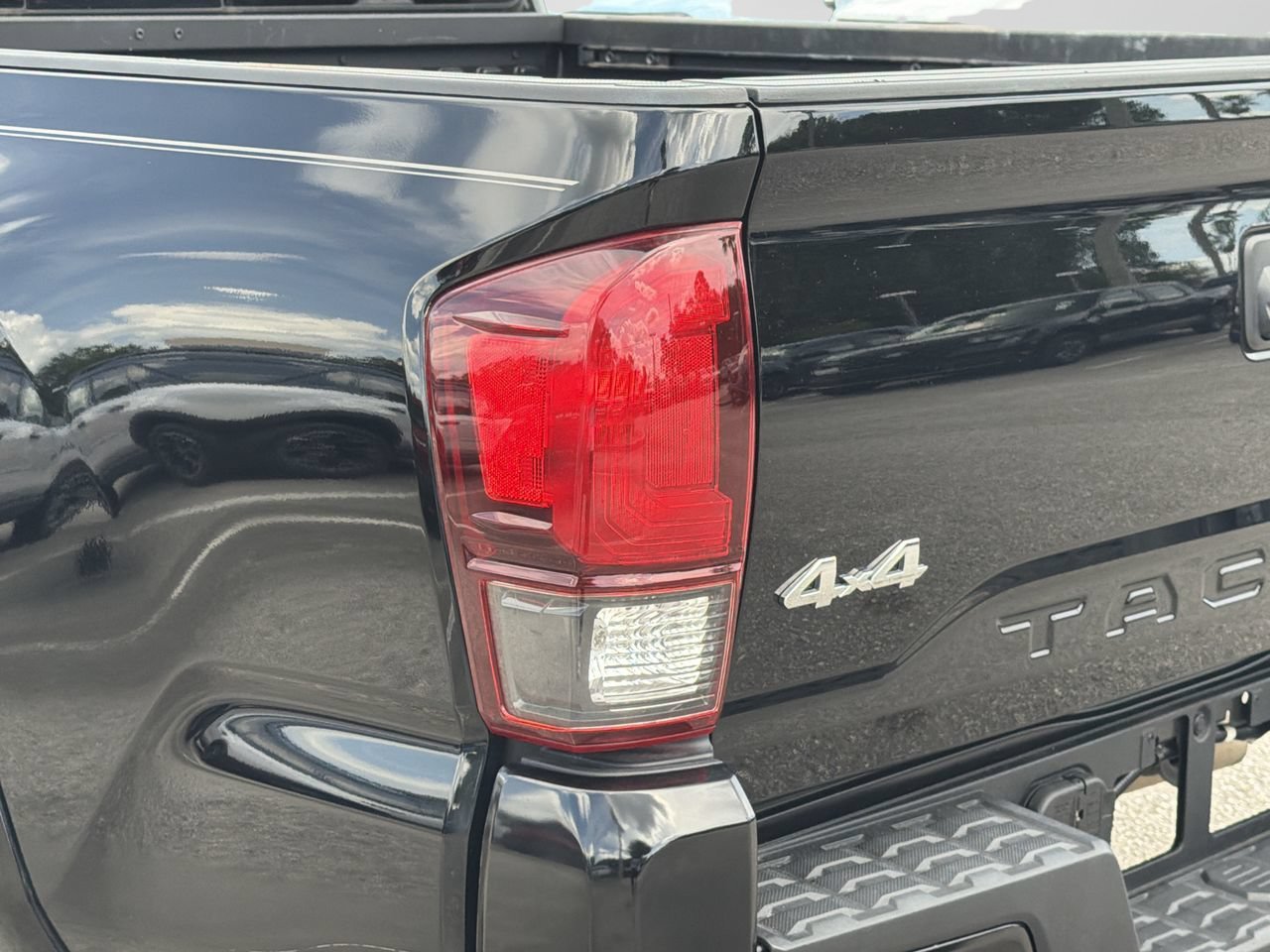 Used 2023 Toyota Tacoma SR5 w/ Technology Package AWD/4WD image 7