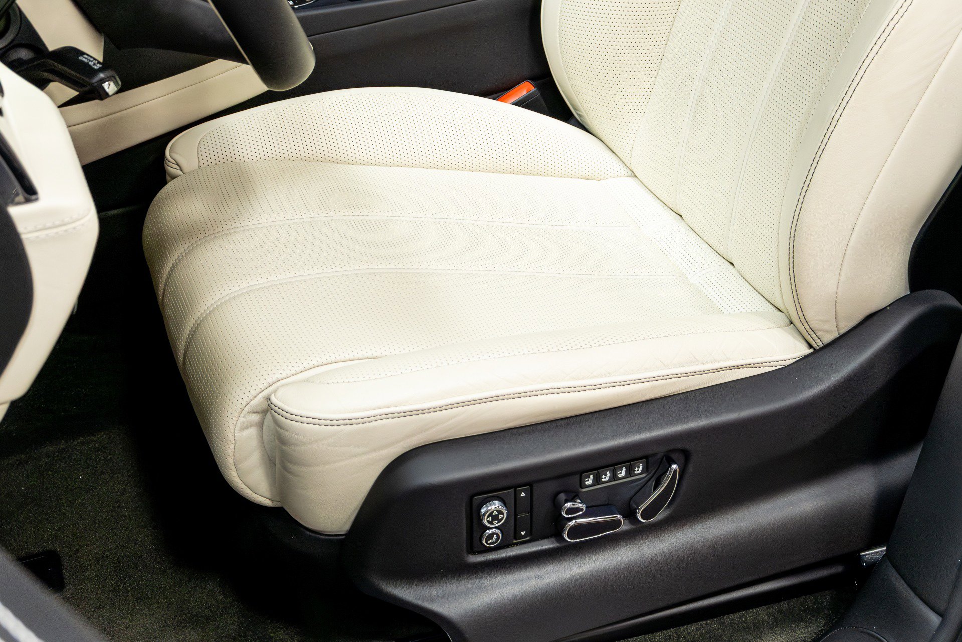 Used 2021 Bentley Bentayga w/ First Edition Specification image 8