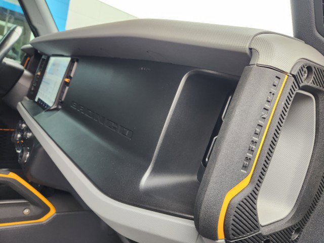 Used 2023 Ford Bronco Badlands image 15