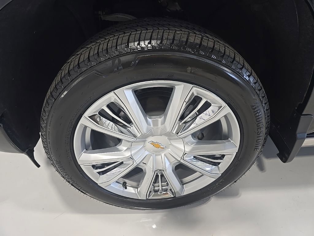 Used 2025 Chevrolet Silverado 1500 High Country AWD/4WD image 4