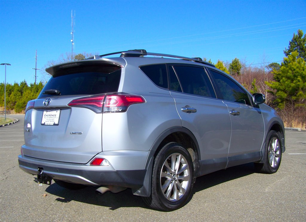 Used 2018 Toyota RAV4 Limited FWD image 4
