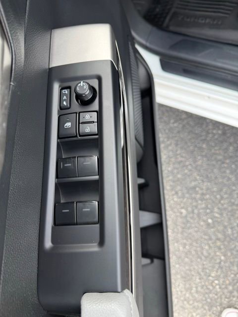 Used 2025 Toyota Tundra Limited AWD/4WD image 15
