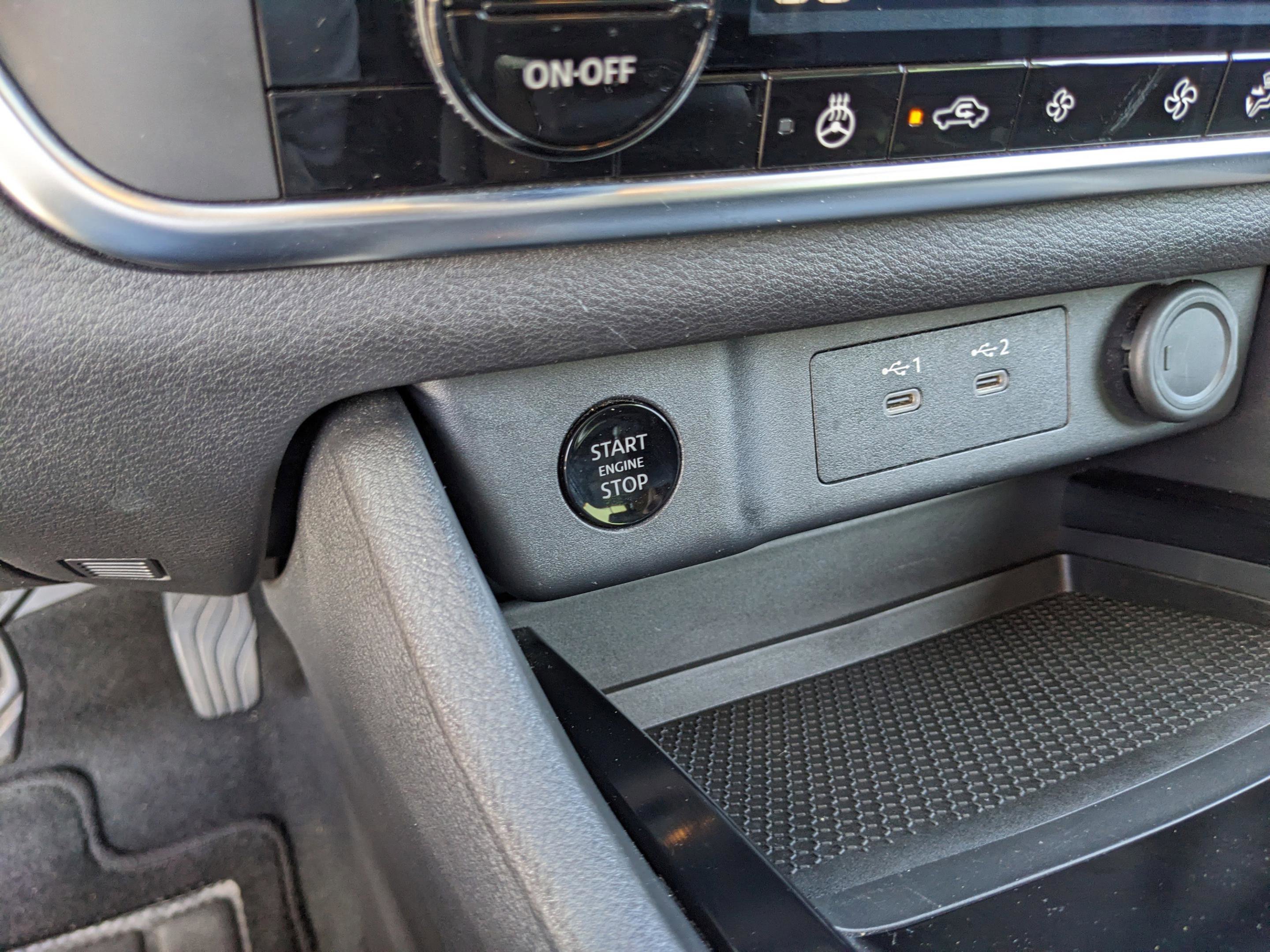 Used 2024 Nissan Rogue SV w/ SV Premium Package image 24