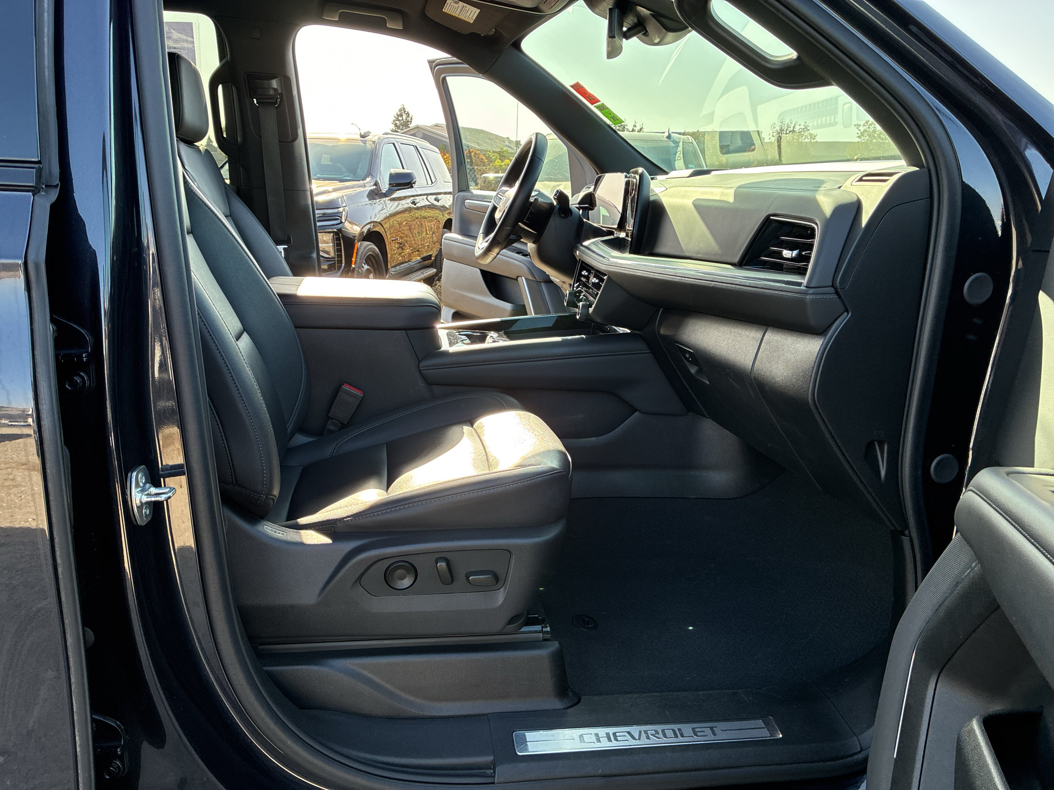 Used 2025 Chevrolet Tahoe Z71 AWD/4WD image 58