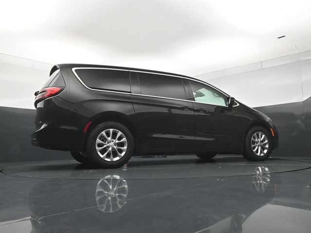 Certified 2025 Chrysler Pacifica Select AWD/4WD image 24