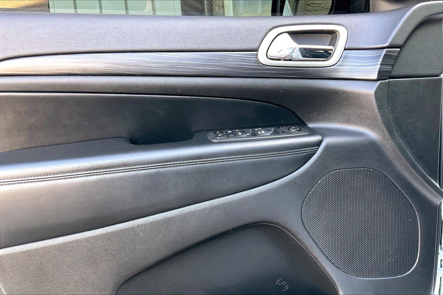 Used 2022 Jeep Grand Cherokee Laredo X image 13