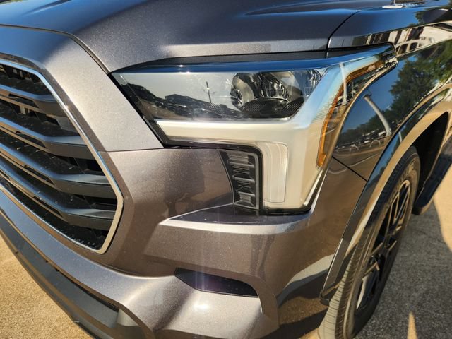 Used 2023 Toyota Sequoia SR5 w/ SR5 Premium Package AWD/4WD image 7