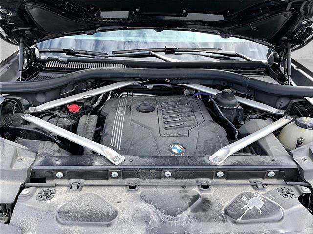 Used 2022 BMW X5 xDrive40i w/ M Sport Package AWD/4WD image 11
