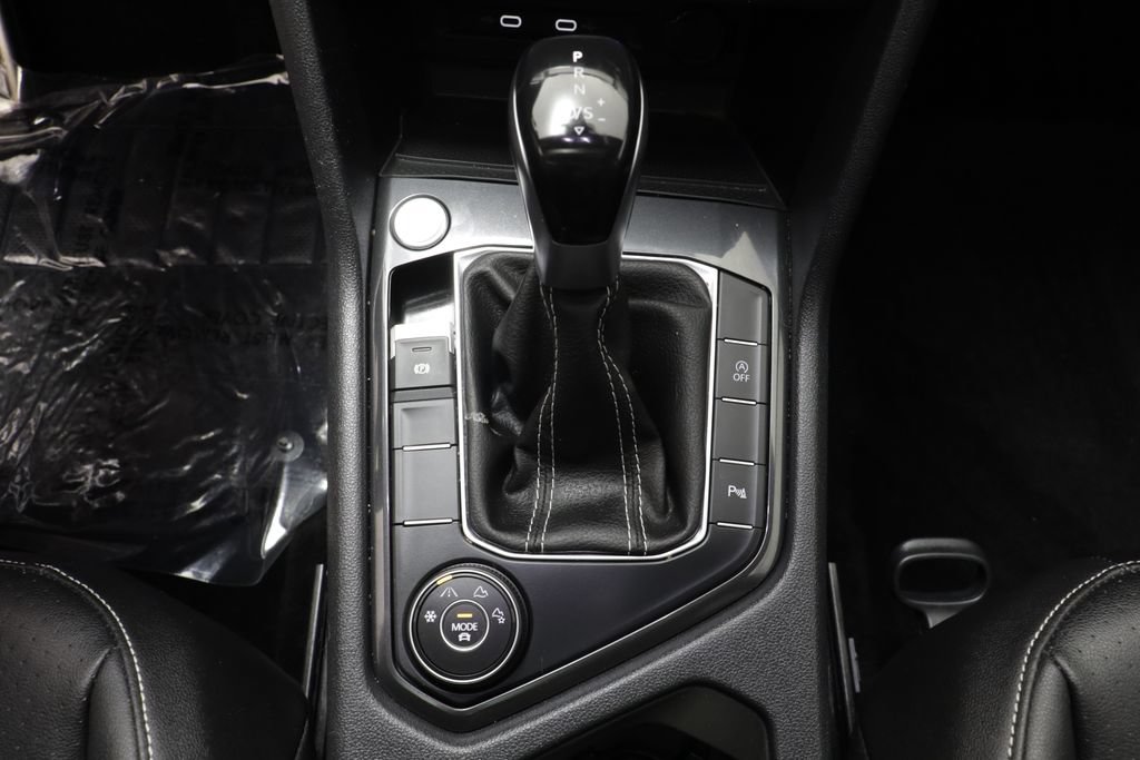 Certified 2023 Volkswagen Tiguan SE R-Line AWD/4WD image 12
