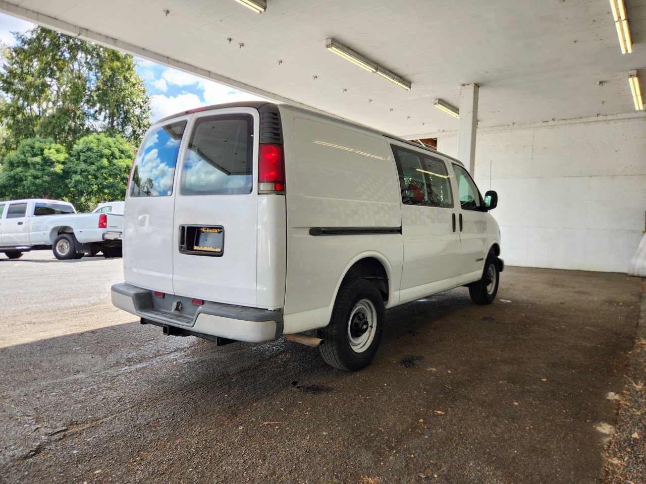 Used 2001 Chevrolet Express 3500 RWD image 3