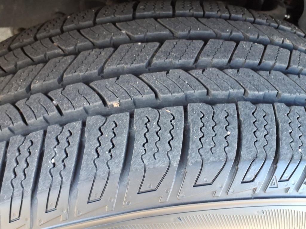 Used 2025 RAM 1500 Laramie image 3