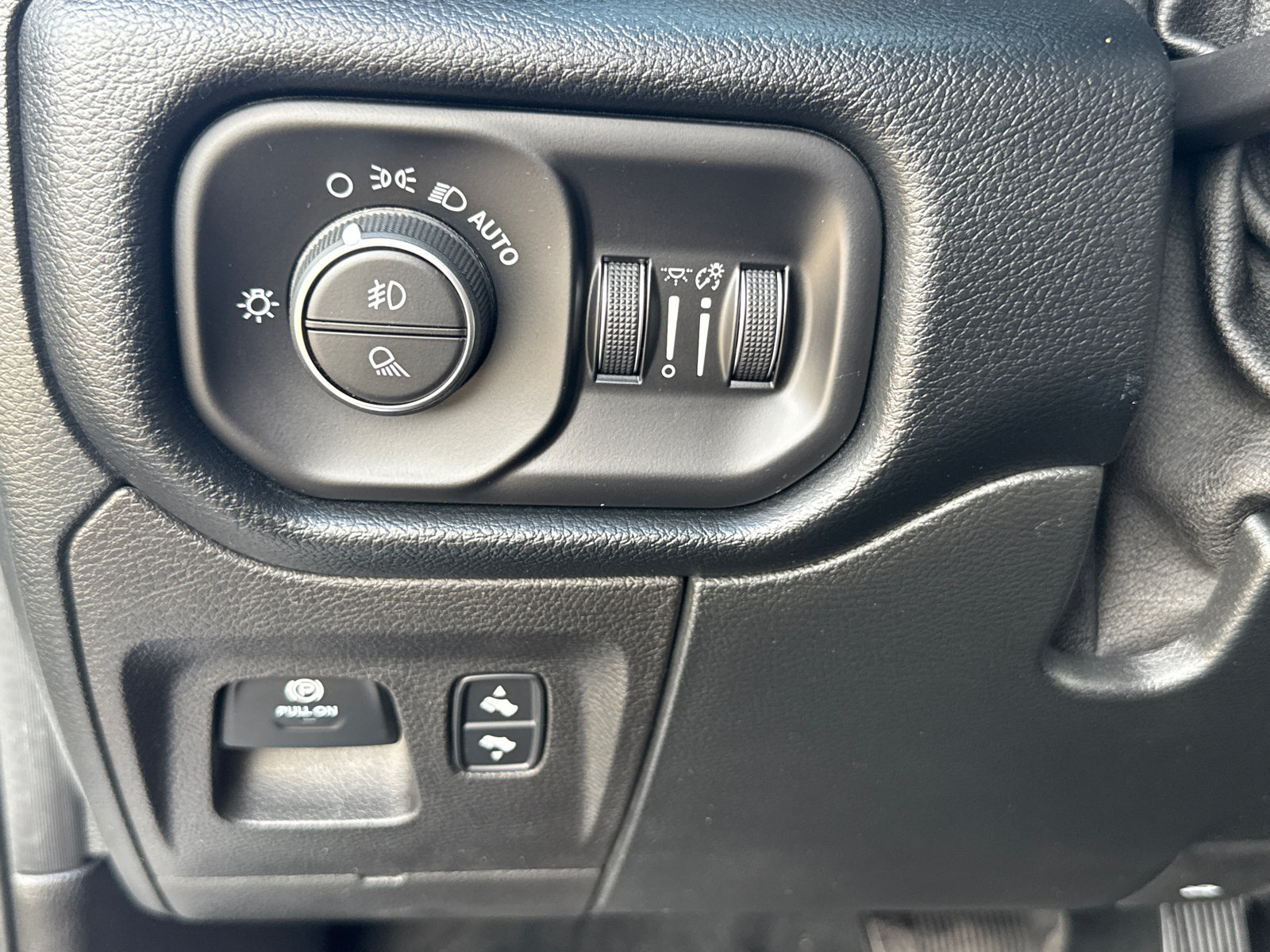 Used 2021 RAM 1500 Laramie AWD/4WD image 18