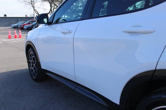 Used 2025 Alfa Romeo Tonale w/ Premium Package image 48