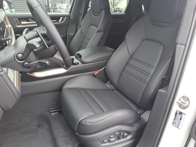 New 2026 Porsche Cayenne Turbo GT image 5