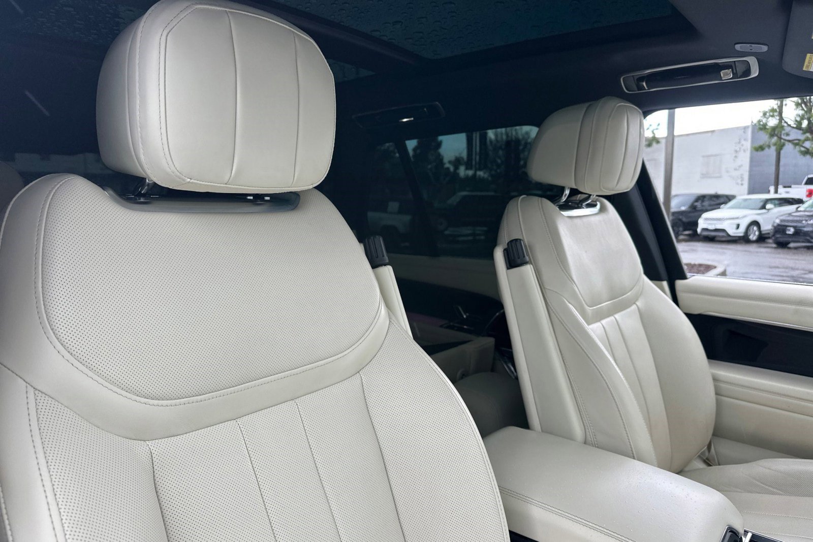 Used 2023 Land Rover Range Rover SE image 30