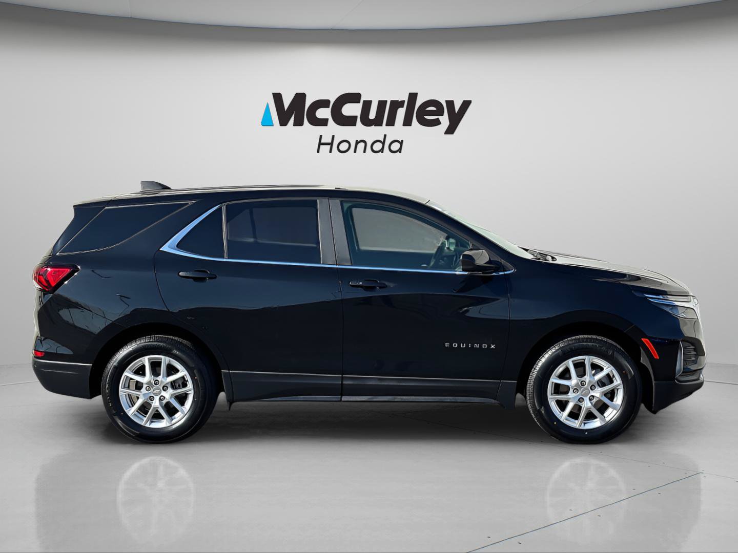 Used 2024 Chevrolet Equinox LT AWD/4WD image 2