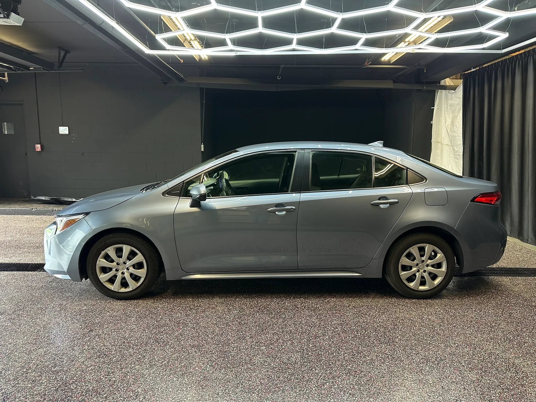 Used 2023 Toyota Corolla LE FWD image 4