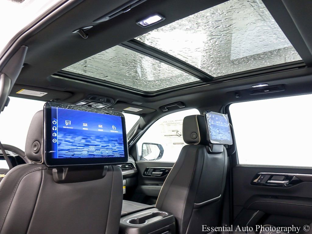 New 2026 Chevrolet Suburban Premier image 9