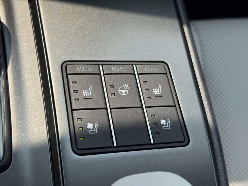 Used 2025 Lexus UX 300h AWD w/ Accessory Package (Z1) image 25