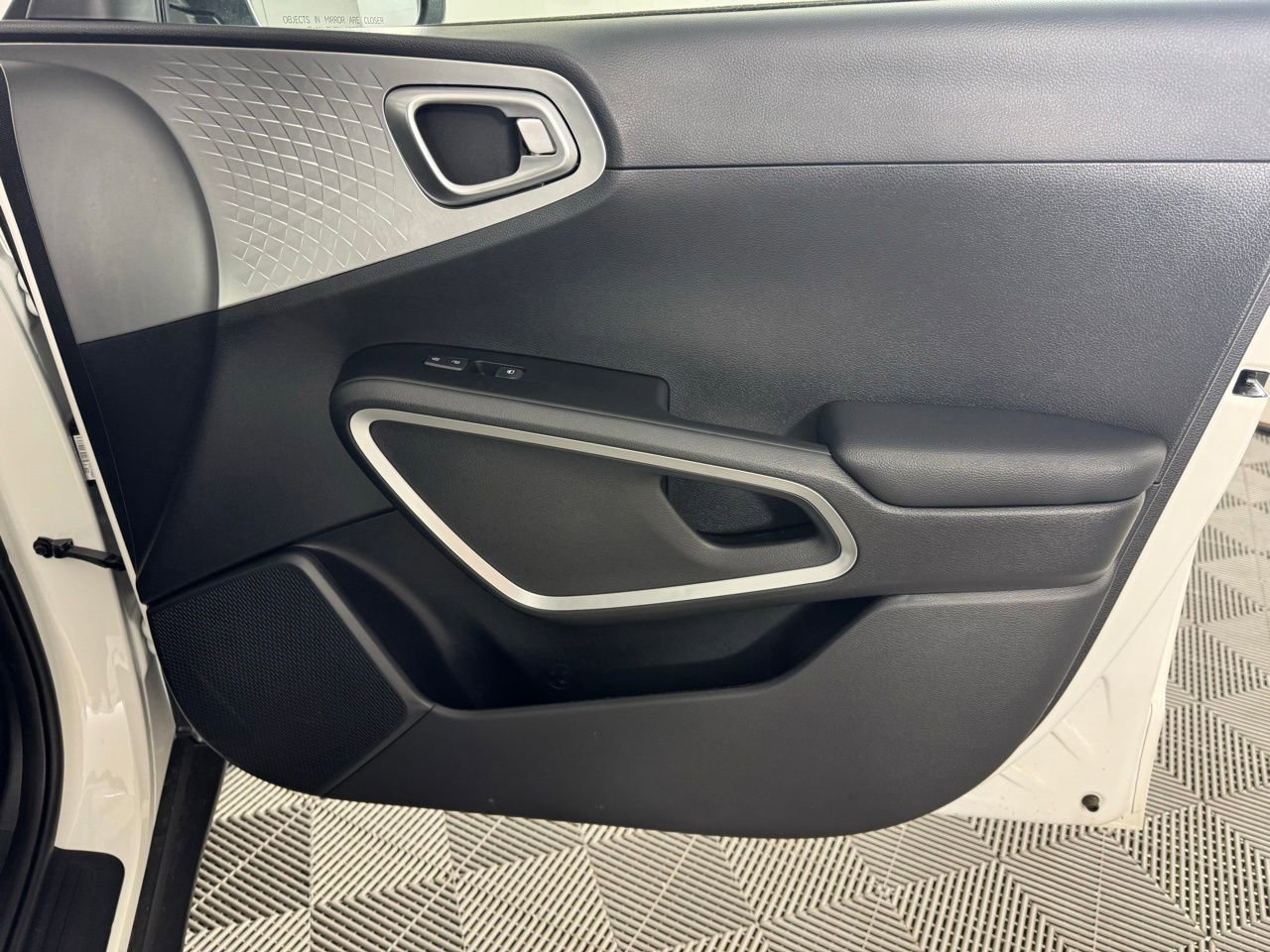 Used 2025 Kia Soul LX w/ LX Technology Package FWD image 39