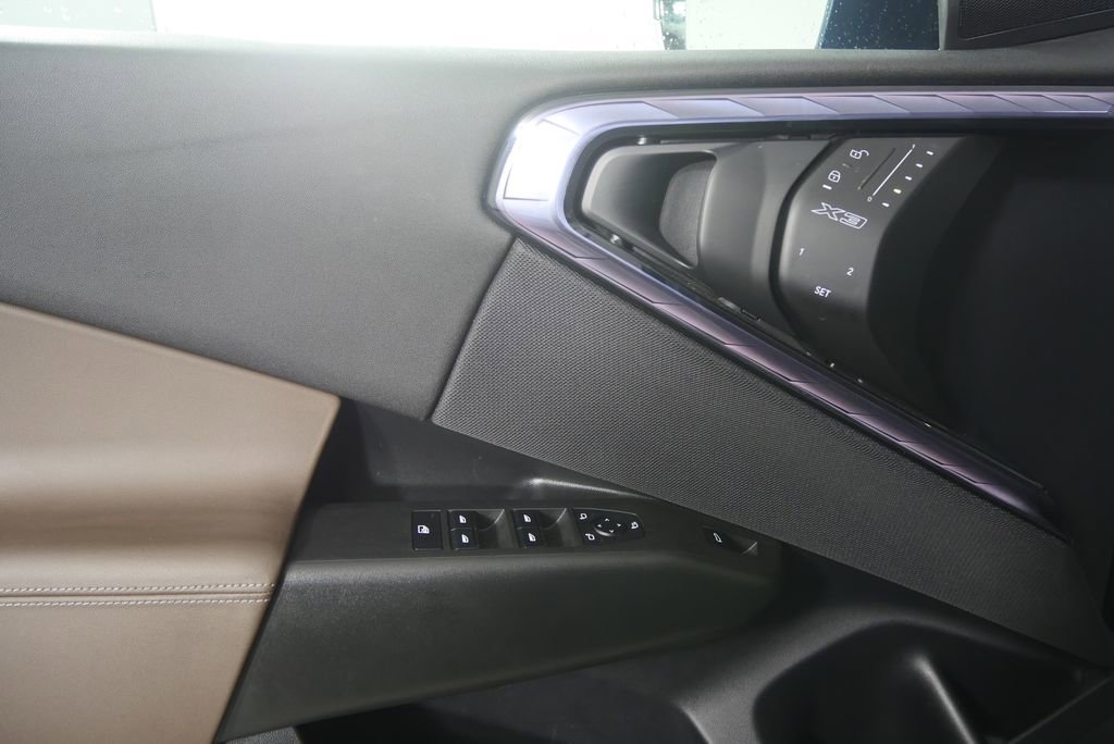 Certified 2025 BMW X3 xDrive30i image 8