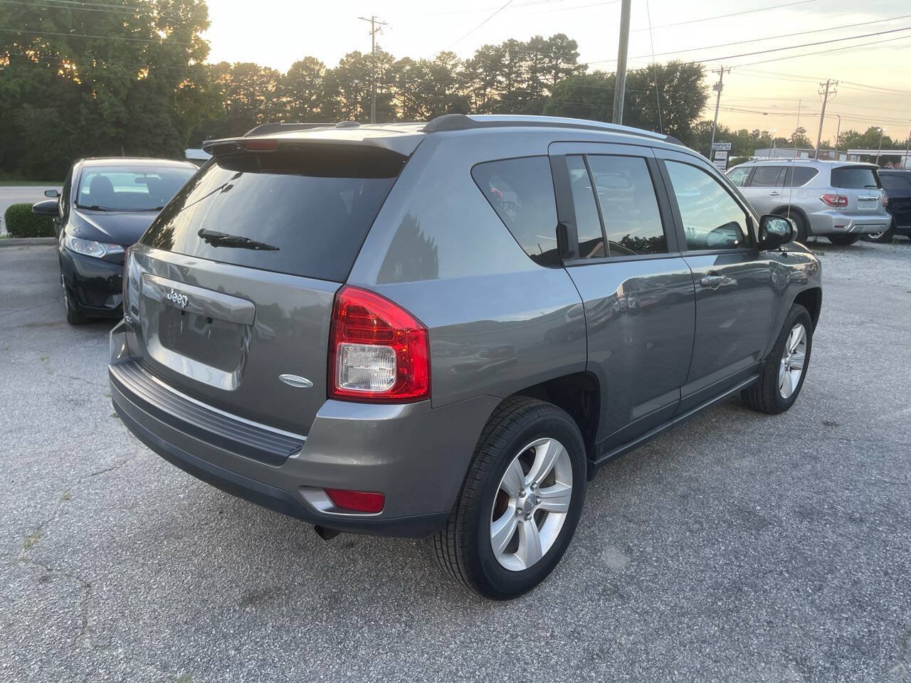 Used 2013 Jeep Compass Latitude AWD/4WD image 5