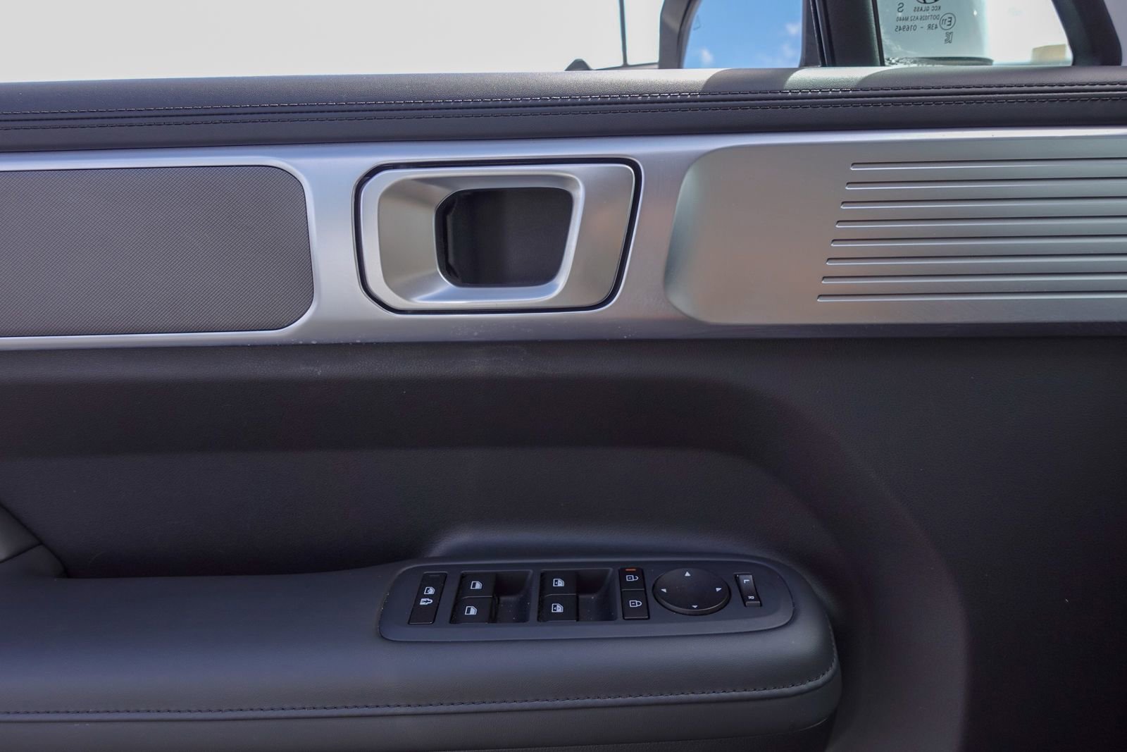 Used 2025 Hyundai Santa Fe SEL AWD/4WD image 15