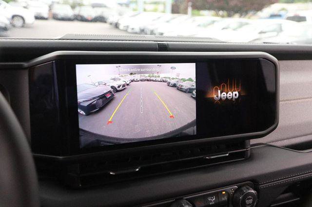 Used 2025 Jeep Wrangler Unlimited Sahara AWD/4WD image 17