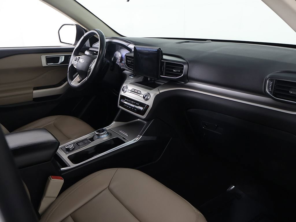 Used 2021 Ford Explorer XLT w/ Equipment Group 202A AWD/4WD image 29